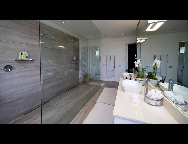 4 BEDROOM HOUSE FOR SALE IN LA LUCIA RIDGE